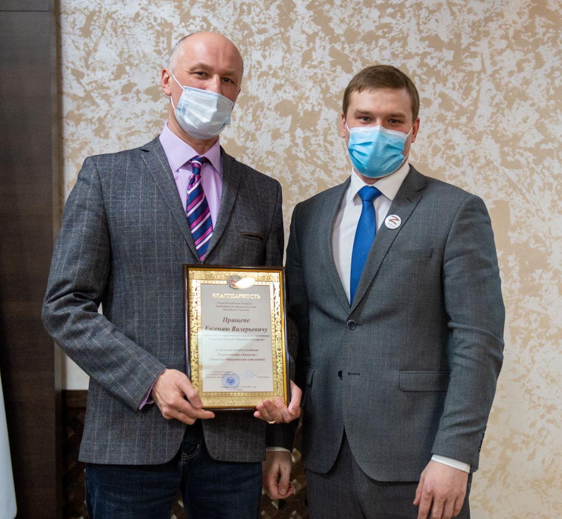 Глава Республики Хакасия вручил благодарственное письмо директору Национального архива