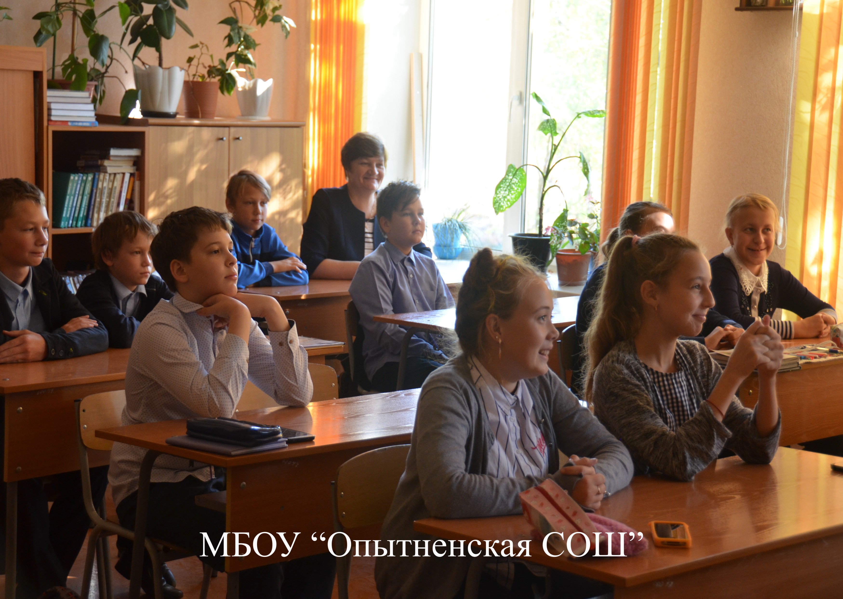 Национальный архив продолжает знакомить учащихся Республики с историей системы образования Хакасии