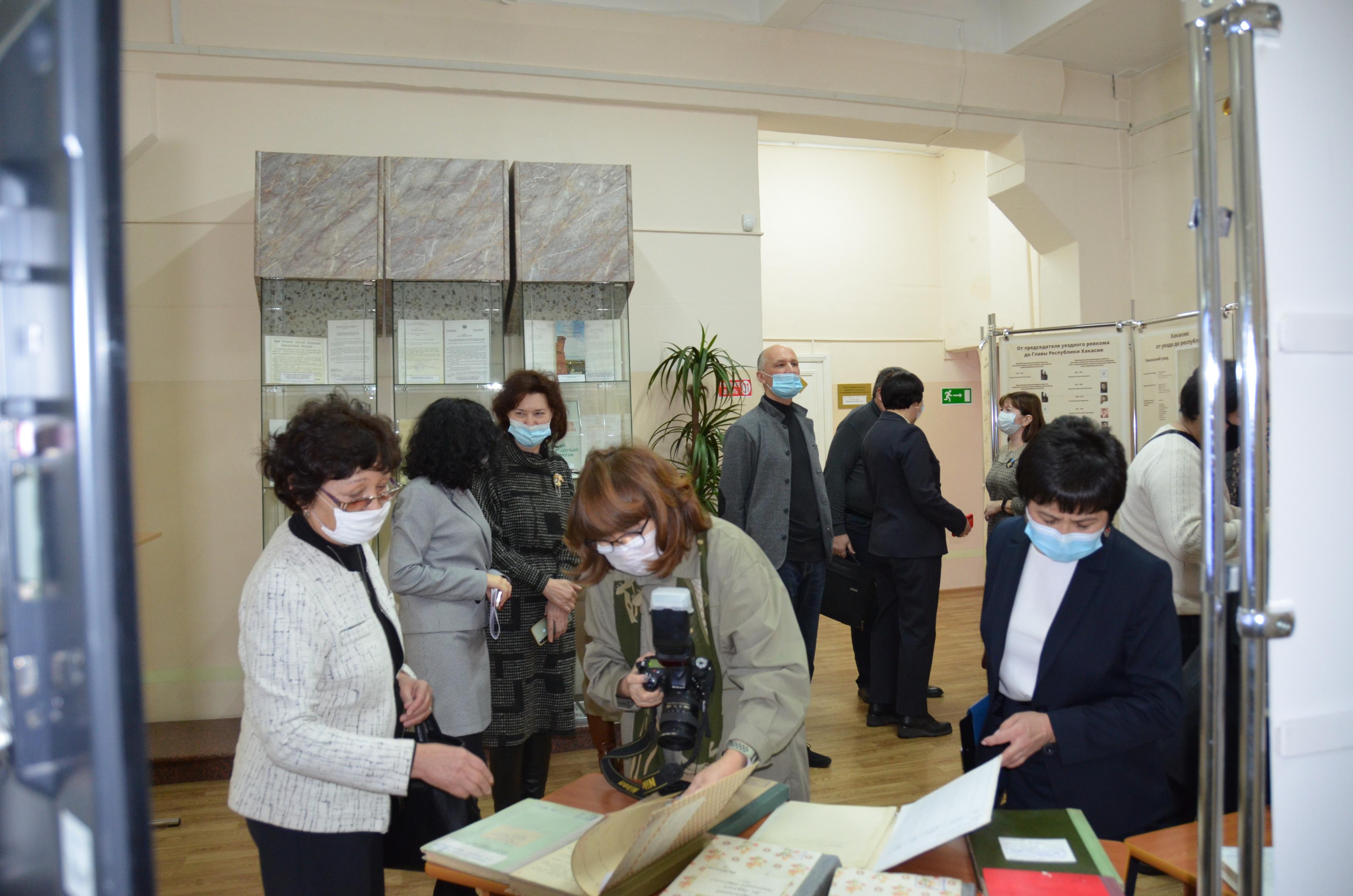 В Национальном архиве Хакасии состоялось мероприятие,  посвященное хакасскому эпосу