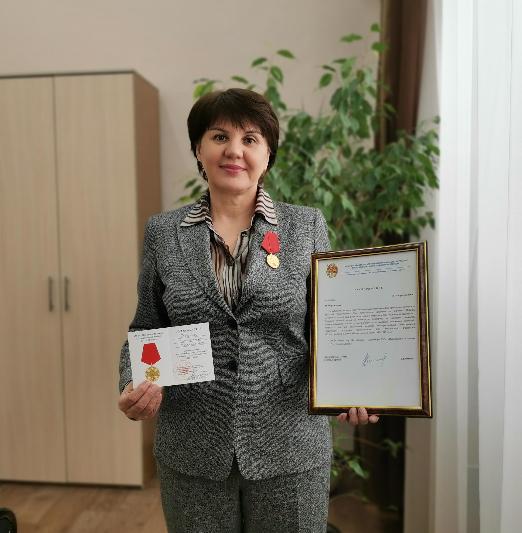 Директор ГКУ РХ «Национальный архив» Валентина Михайловна Райс награждена памятной юбилейной медалью Директор ГКУ РХ «Национальный архив» Валентина Михайловна Райс награждена памятной юбилейной медалью
