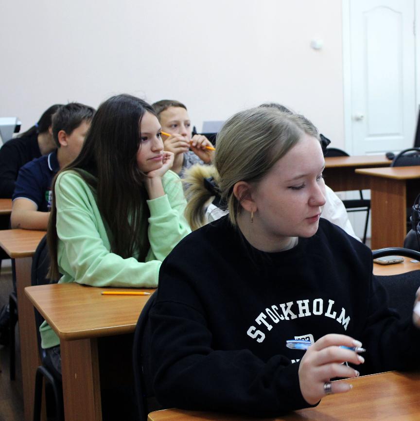 Ученики школ № 12 и 23 на архивных уроках